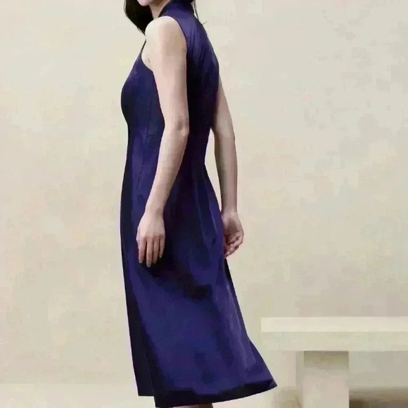 BANANA REPUBLIC SATIN V-NECK KNEE-LENGTH DRESS - Picture 2 of 5